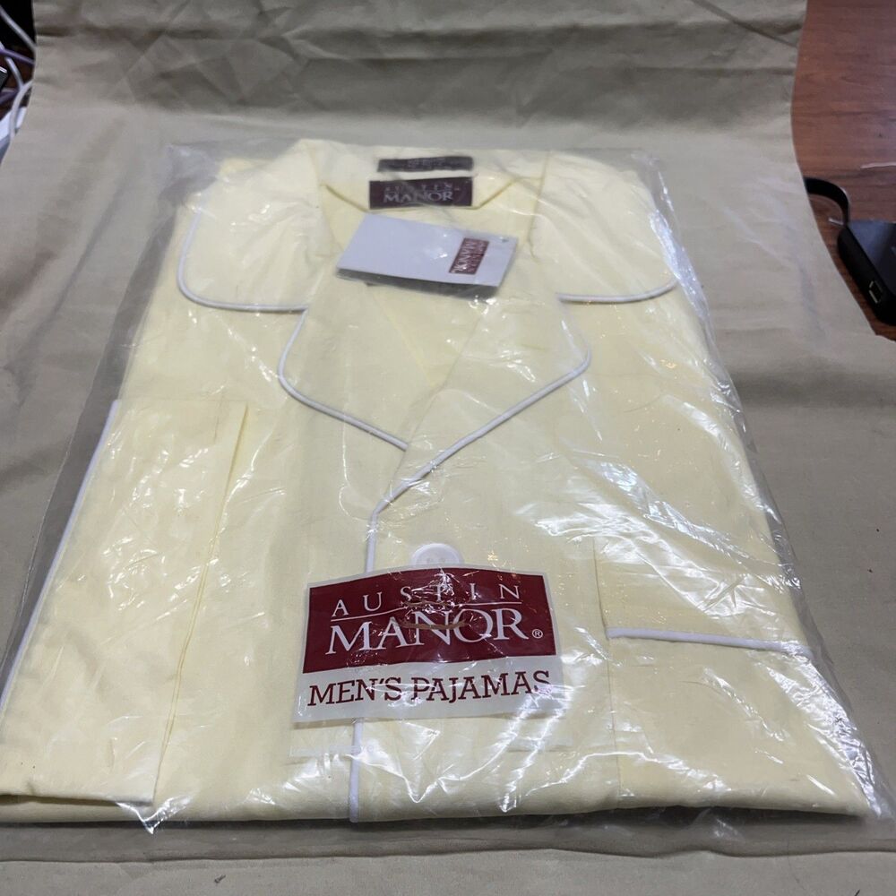NIP Austin Manor Mens Pajamas Medium Long Sleeve Light Yellow